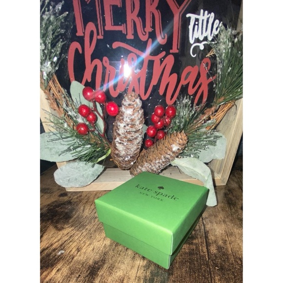 Kate Spade Pearly Heart earrings - Picture 5 of 5